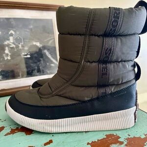 Sorel Black and Olive Winter Boots